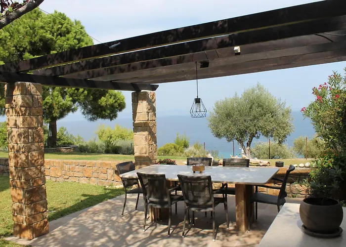 The House Of Blue Nyaraló